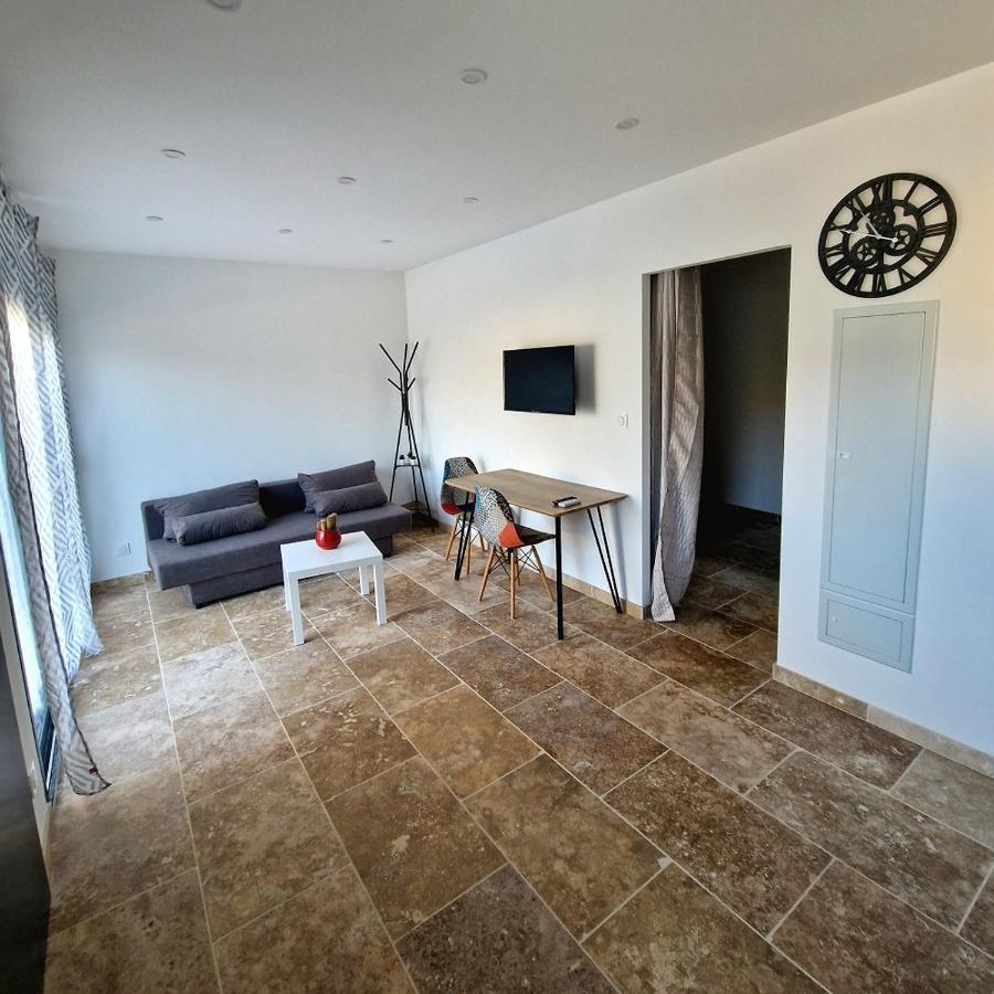 Plages Et Terres Apartment Bessan Екстериор снимка